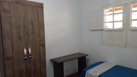 Quarto três camas de solteiro 