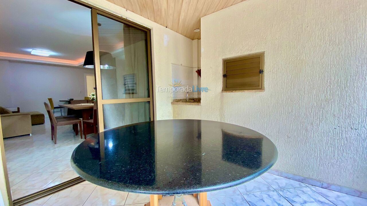 Apartamento para aluguel de temporada em Itapema (Meia Praia)