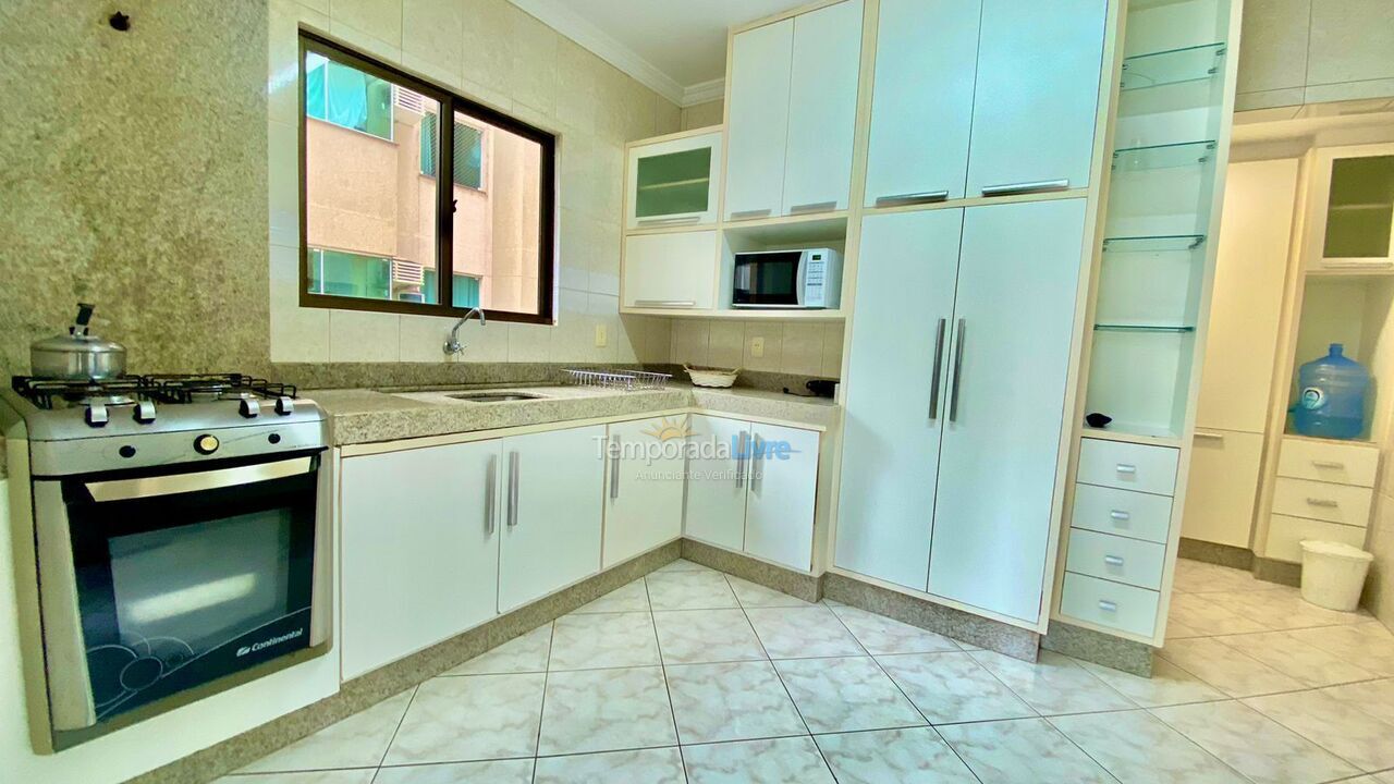 Apartamento para aluguel de temporada em Itapema (Meia Praia)