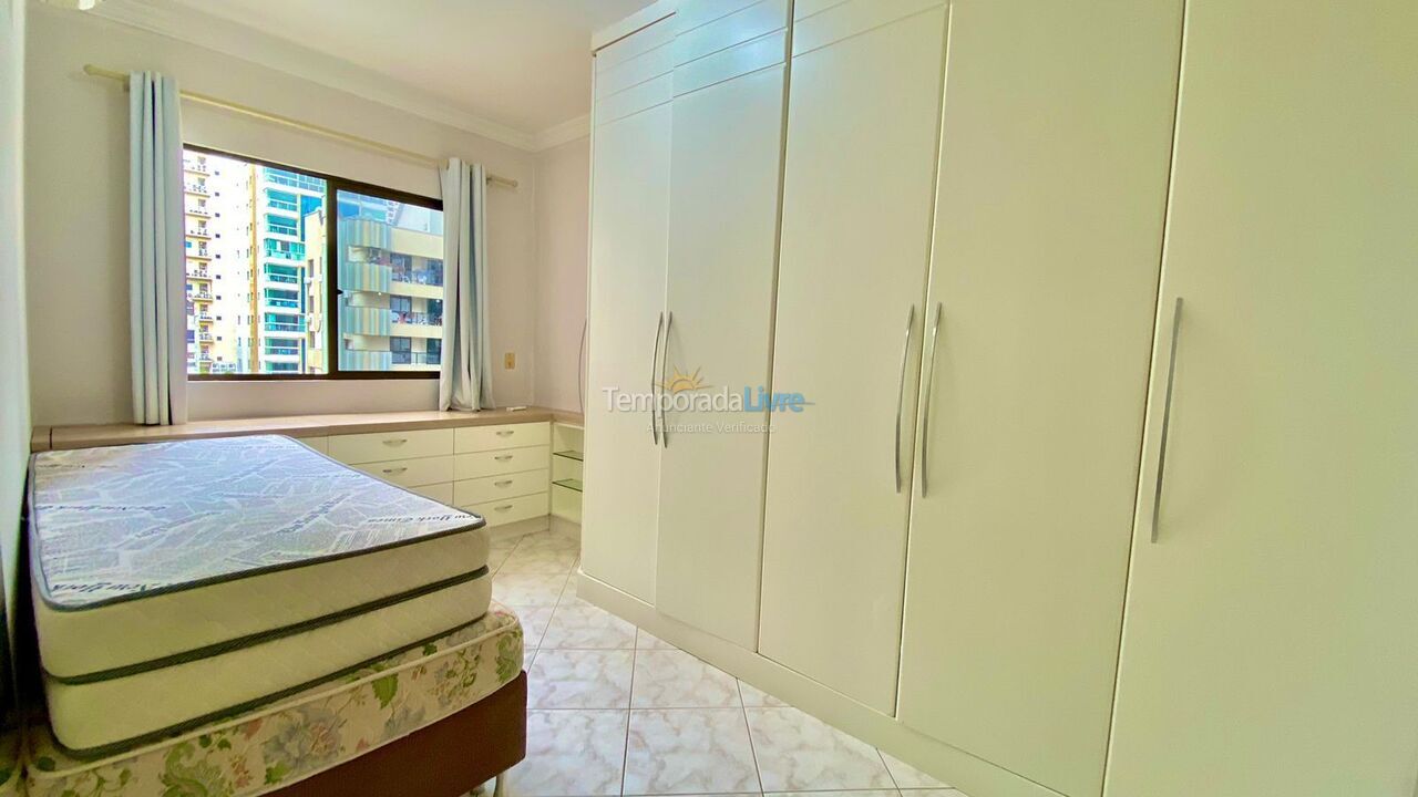 Apartamento para aluguel de temporada em Itapema (Meia Praia)