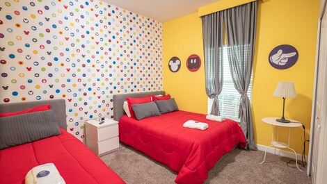 Casa perfecta con piscina, resort, wifi, 10 min Disney