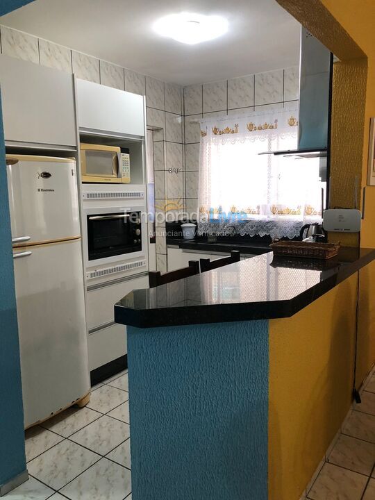 Apartamento para aluguel de temporada em Itapema (Meia Praia)