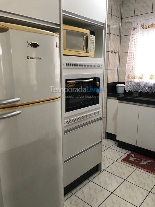 Apartamento para aluguel de temporada em Itapema (Meia Praia)