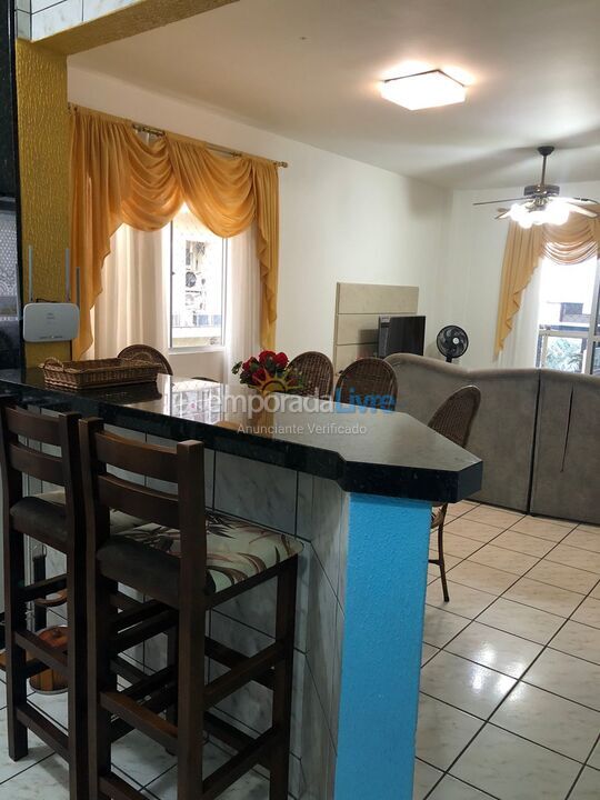 Apartamento para aluguel de temporada em Itapema (Meia Praia)