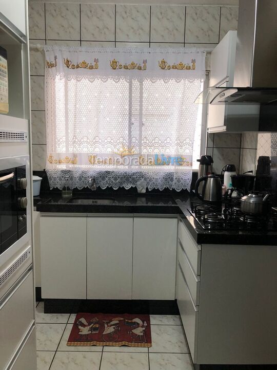 Apartamento para aluguel de temporada em Itapema (Meia Praia)