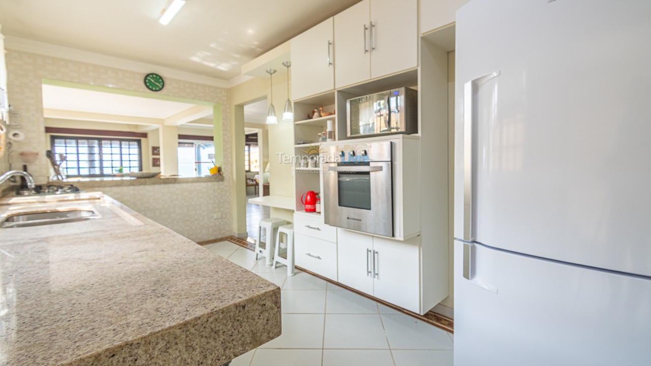 House for vacation rental in Caraguatatuba (Massaguaçu)