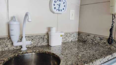 Pia com torneira e filtro