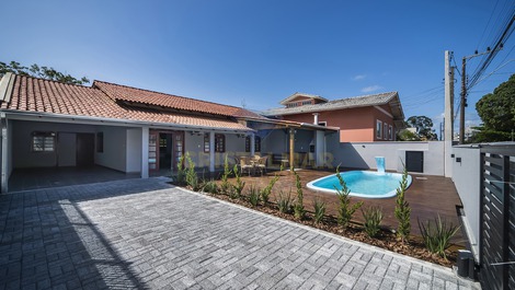 CASA DE PRAIA COM PISCINA DISPONÍVEL PARA O REVEILLON