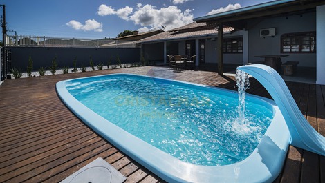 CASA DE PRAIA COM PISCINA DISPONÍVEL PARA O REVEILLON