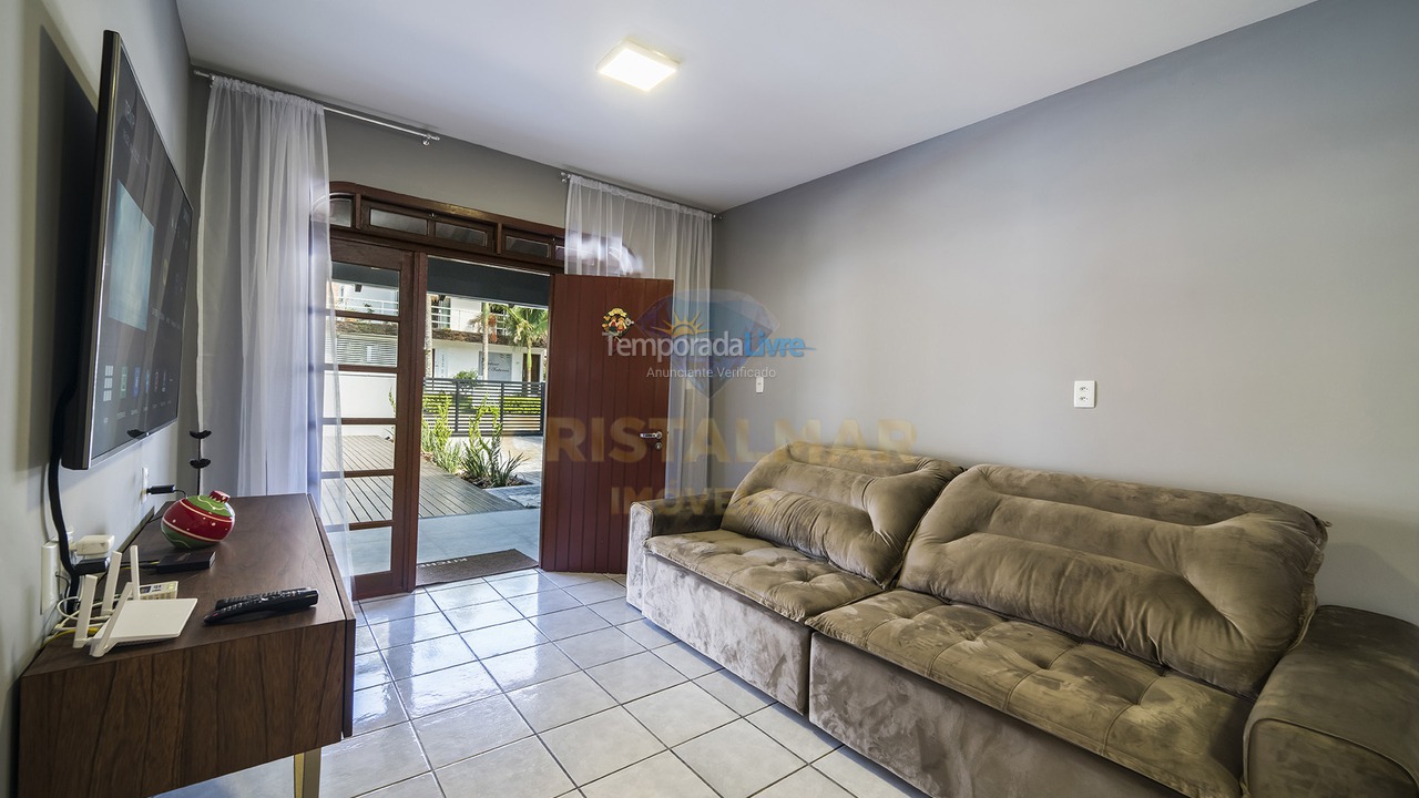 Casa para aluguel de temporada em Bombinhas (Praia de Bombas)