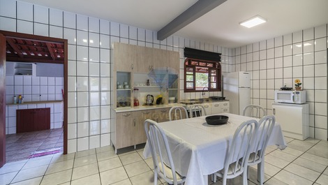 CASA DE PRAIA COM PISCINA DISPONÍVEL PARA O REVEILLON