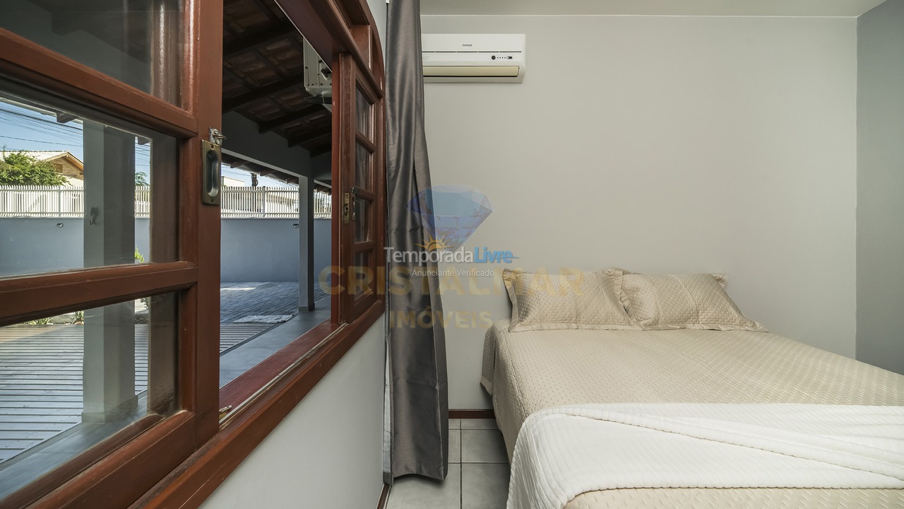 Casa para aluguel de temporada em Bombinhas (Praia de Bombas)