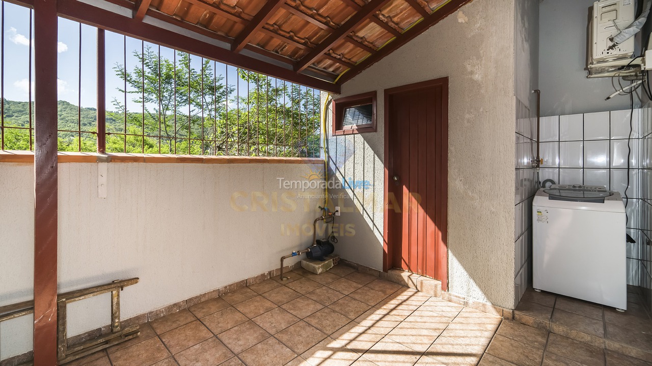 Casa para aluguel de temporada em Bombinhas (Praia de Bombas)