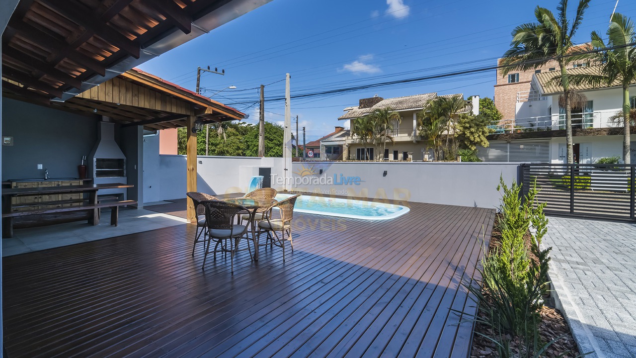 Casa para aluguel de temporada em Bombinhas (Praia de Bombas)
