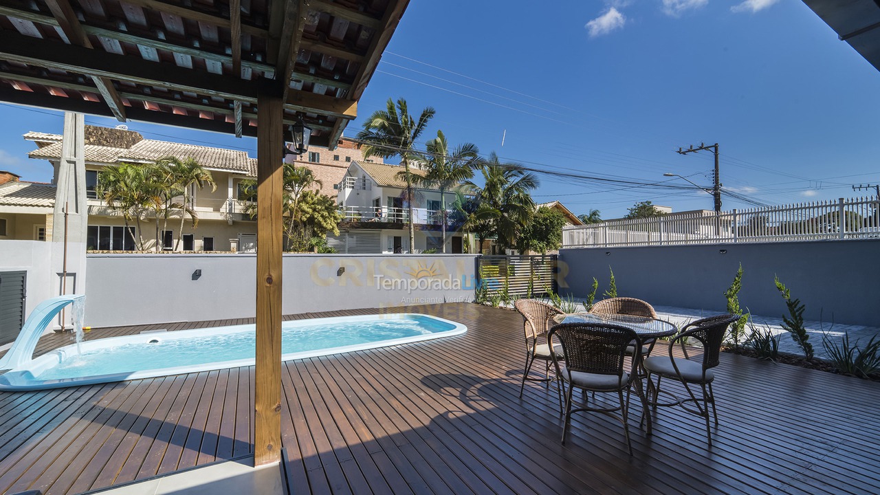 Casa para aluguel de temporada em Bombinhas (Praia de Bombas)