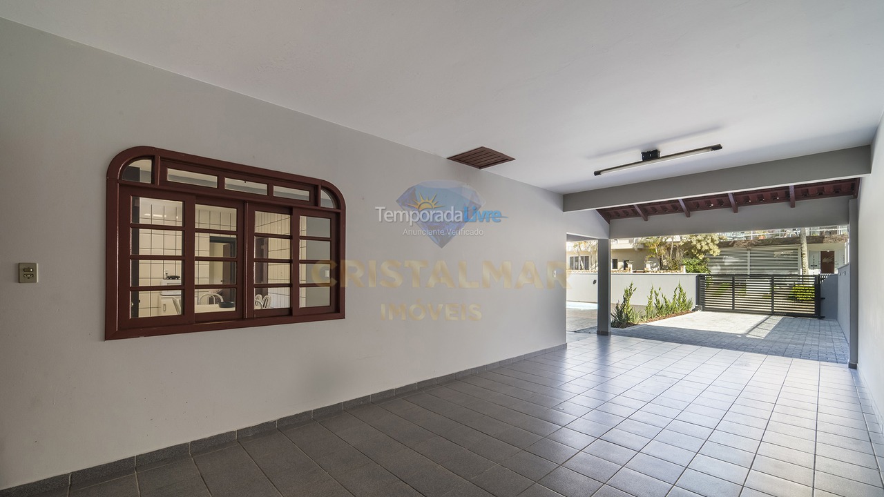 Casa para aluguel de temporada em Bombinhas (Praia de Bombas)