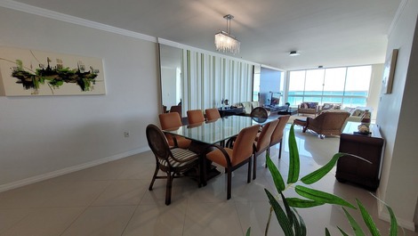 Apartamento frente al mar en Bombas con capacidad para 8 personas.