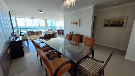 Apartamento frente al mar en Bombas con capacidad para 8 personas.