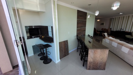 Apartamento frente al mar en Bombas con capacidad para 8 personas.