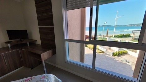 Apartamento frente al mar en Bombas con capacidad para 8 personas.