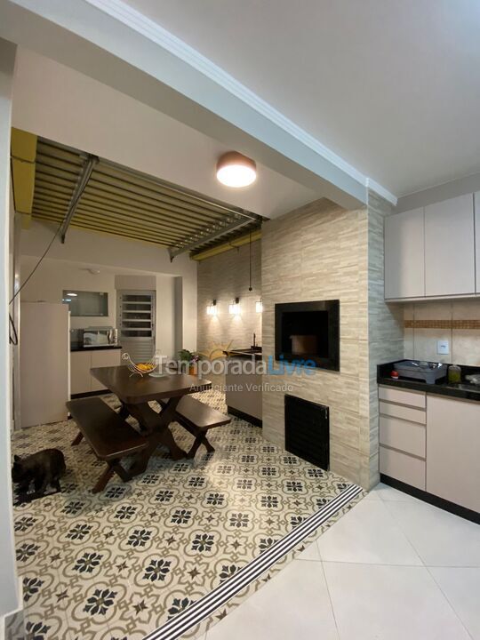 Casa para alquiler de vacaciones em Bombinhas (Praia de Bombas)