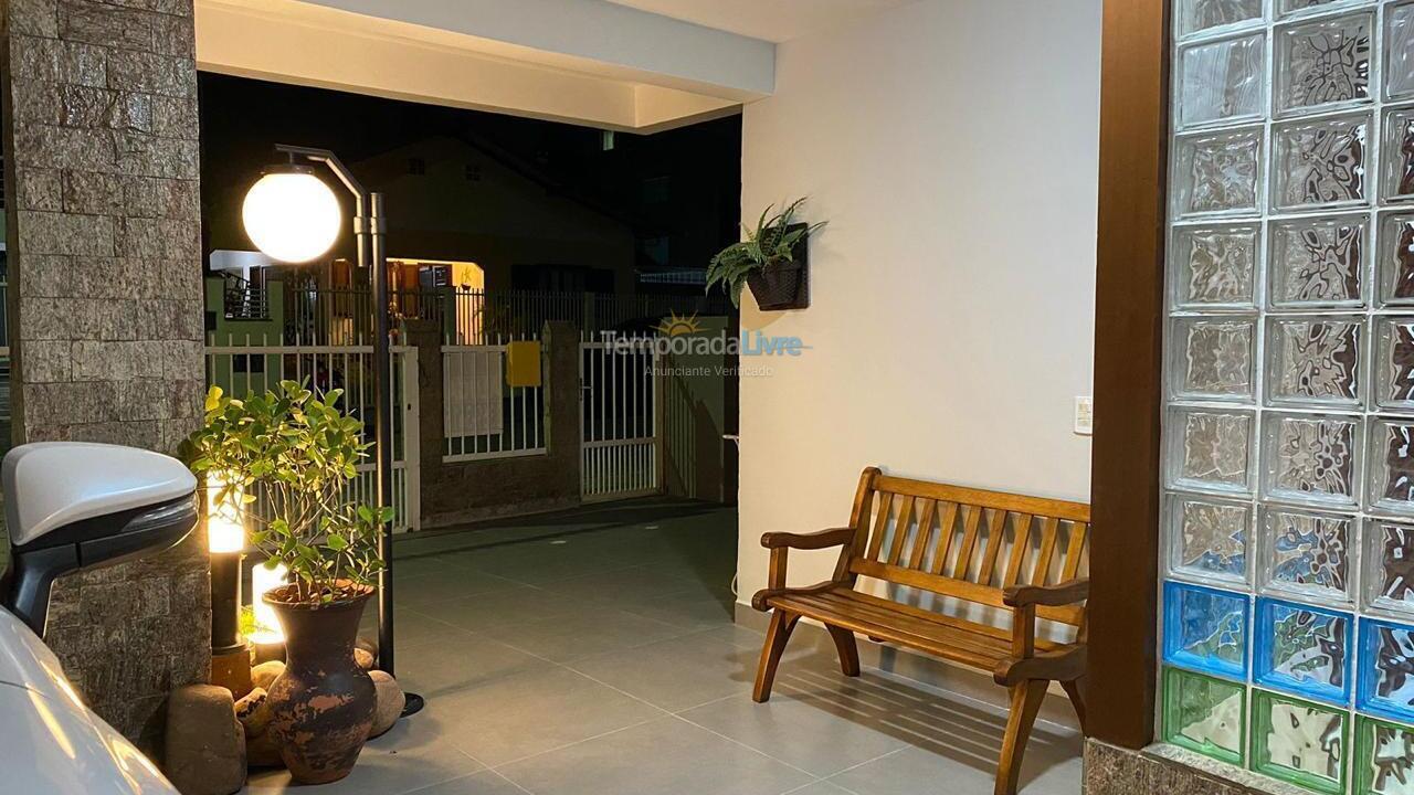 Casa para alquiler de vacaciones em Bombinhas (Praia de Bombas)