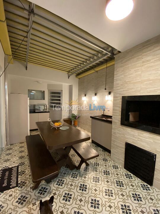 Casa para alquiler de vacaciones em Bombinhas (Praia de Bombas)