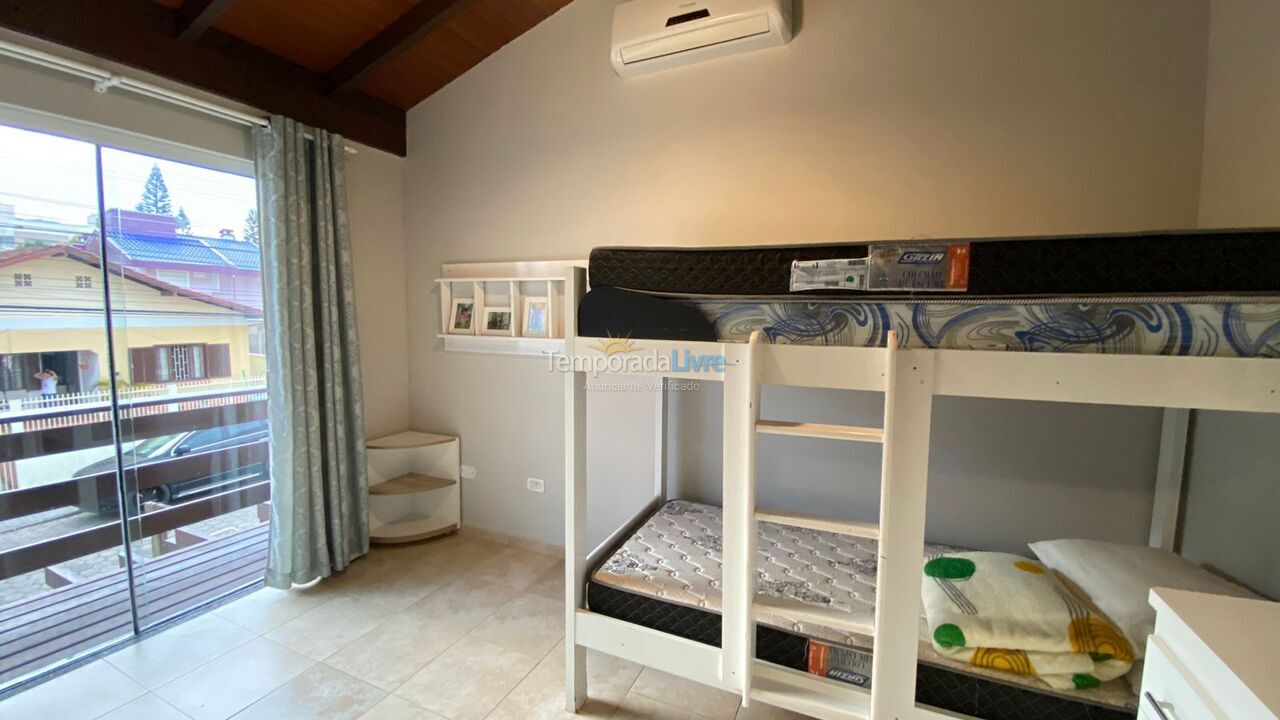 Casa para alquiler de vacaciones em Bombinhas (Praia de Bombas)