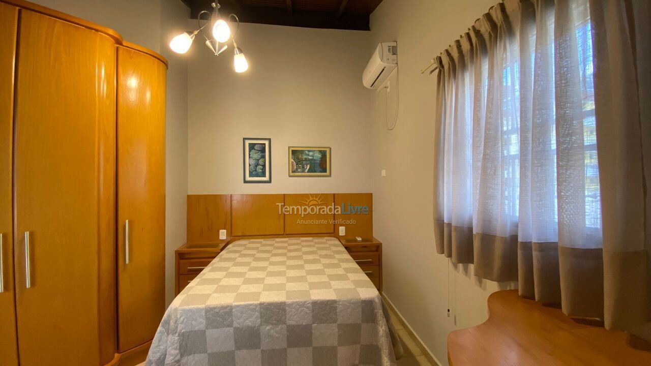 Casa para alquiler de vacaciones em Bombinhas (Praia de Bombas)