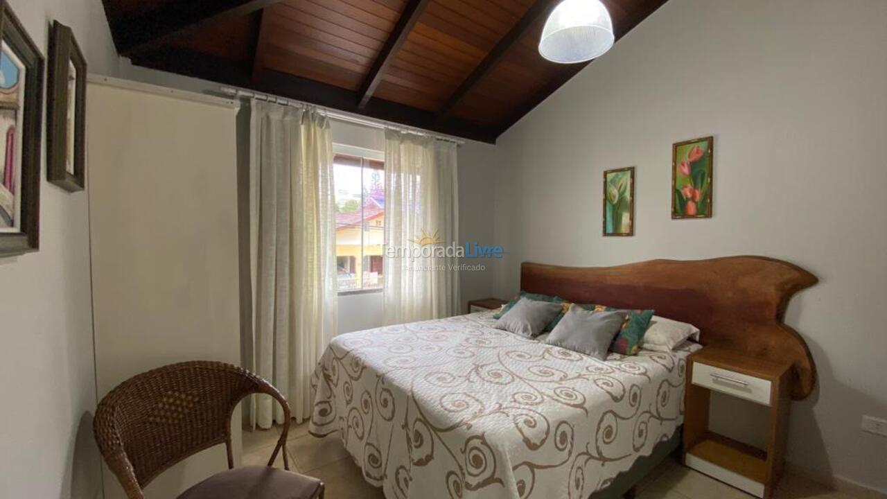 Casa para alquiler de vacaciones em Bombinhas (Praia de Bombas)