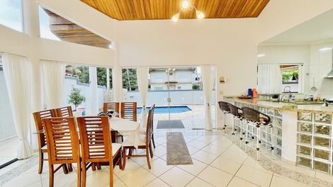 Gated Condominium with 3 Suites, Air Conditioning, Wi-Fi and Leisure