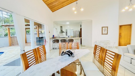 Gated Condominium with 3 Suites, Air Conditioning, Wi-Fi and Leisure