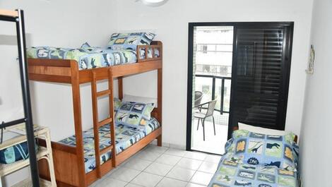 Quarto com ar, acomoda 3 pessoas.