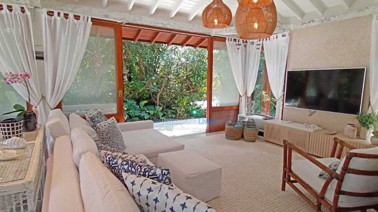 Casa para aluguel de temporada em São Sebastião (Praia da Baleia)