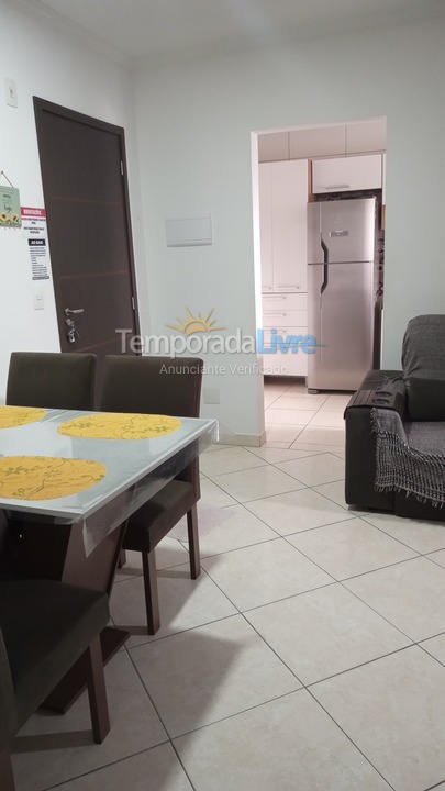 Apartamento para aluguel de temporada em Praia Grande (Vila Tupi)
