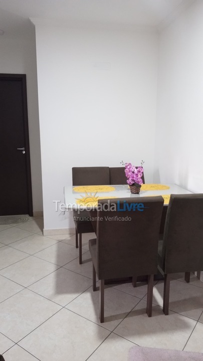 Apartamento para aluguel de temporada em Praia Grande (Vila Tupi)