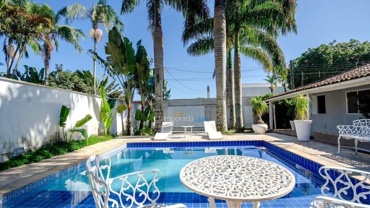 Casa para aluguel de temporada em Guarujá (Praia do Pernambuco)