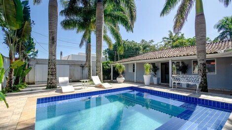 Linda Casa com piscina no Guarujá para 16 pessoas