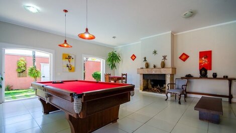 Casa Grande 28 people Guarujá with 24 hour security