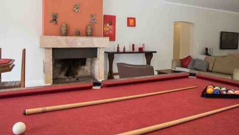 Casa Grande 28 people Guarujá with 24 hour security