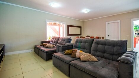 Casa Grande 28 people Guarujá with 24 hour security