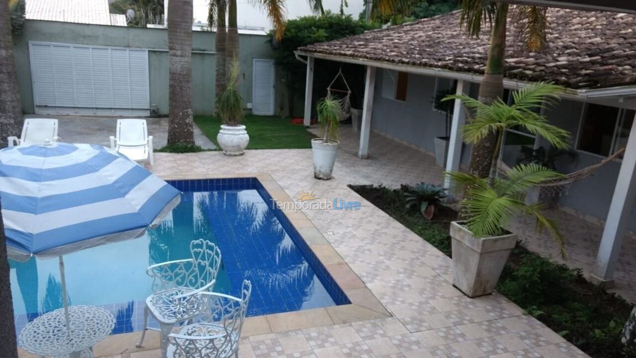 Casa para aluguel de temporada em Guarujá (Praia do Pernambuco)