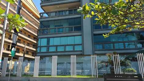 3 bedrooms, 1 suite, sea front