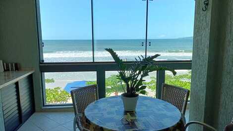 3 bedrooms, 1 suite, sea front