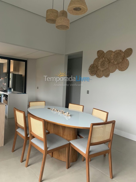 Casa para alquiler de vacaciones em Bertioga (Condominio Morada da Praia)