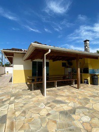 CASA CON PISCINA PARA 20 PERSONAS. AIRE ACONDICIONADO Y WIFI - A 300 M DE LA PLAYA SAPÉ - Ubatuba