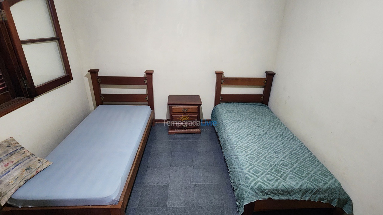 Casa para aluguel de temporada em Ubatuba (Itaguá)