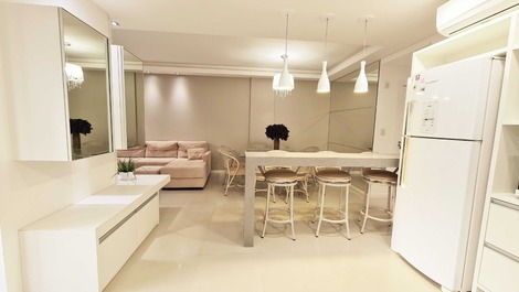 LINDO 3 SUÍTES NA MEIA PRAIA / ITAPEMA