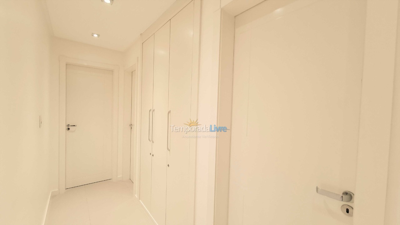 Apartamento para aluguel de temporada em Itapema (Meia Praia)