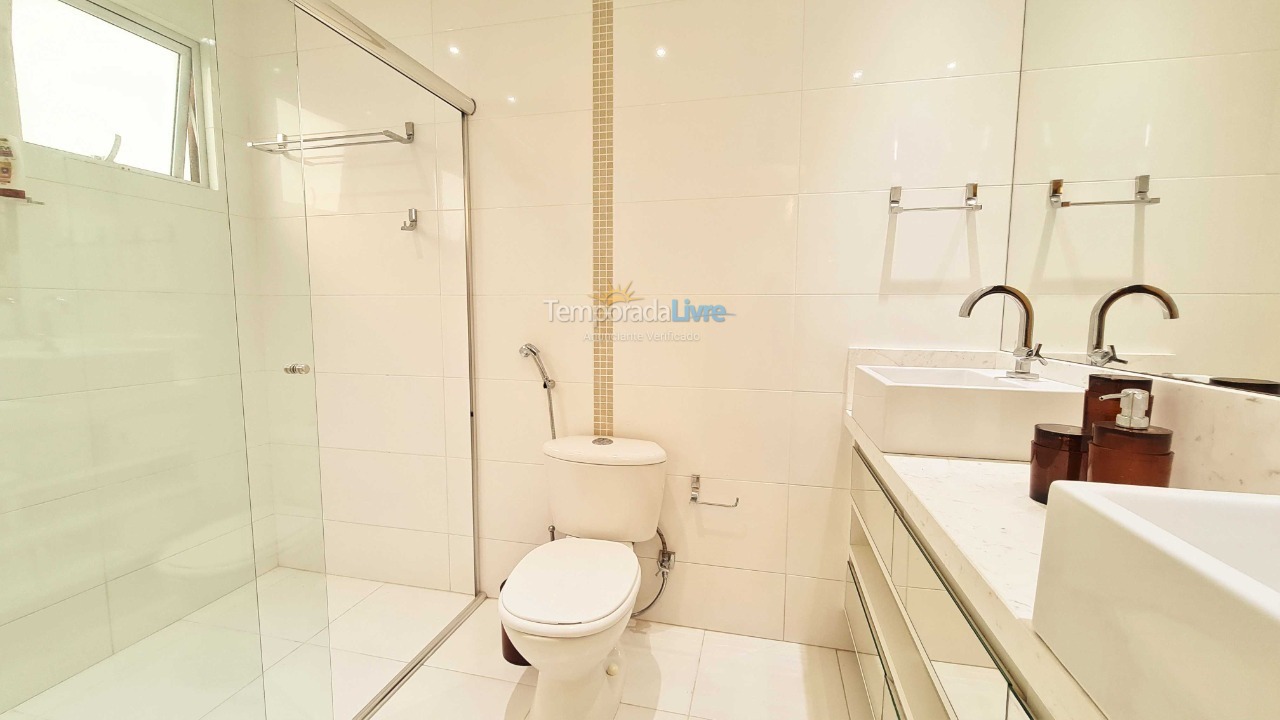 Apartamento para aluguel de temporada em Itapema (Meia Praia)